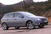 Vezettük: Opel Astra H – Golfosok figyelem! 50