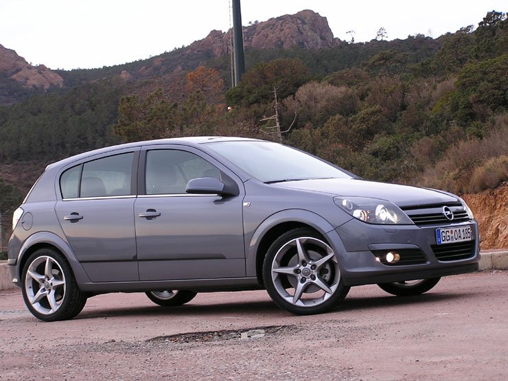 Vezettük: Opel Astra H – Golfosok figyelem! 26