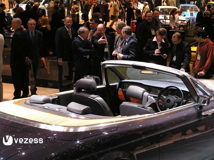 6573_63651_1000x700.jpg | Vezess | Vezess A Royce nem tervezi az autó sorozatgyártását, de a Corniche kabriónak előbb-utóbb utódja lesz, talán ehhez hasonló formában