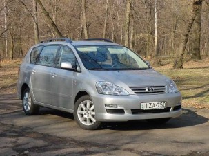 Teszt: Toyota Avensis Verso D-4D - Csak a külső változott