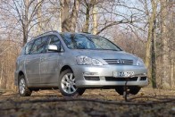 Teszt: Toyota Avensis Verso D-4D – Csak a külső változott 33