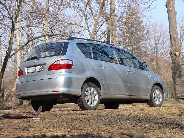 Teszt: Toyota Avensis Verso D-4D – Csak a külső változott 17