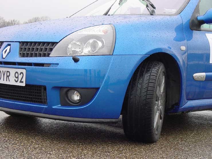 Első szerelésként kapja a Michelin Pilot Exalto 2-t a Clio sportváltozata