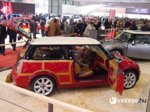 Mini kombi és kabrió Genfben
