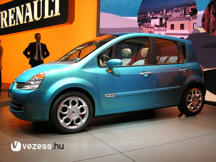 115 lóerős, ezerhatos benzines mozgatja tanulmányautót. A kis egyterű padlólemeze közös a Nissan Micráéval