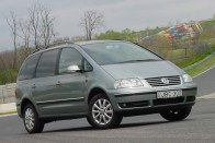 Teszt: Volkswagen Sharan 1.9 TDI - Csak magabiztosan