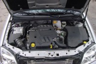 Közel kimeríthetetlen tartalékokat nyújt az Isuzu fejlesztésű V6-os turbódízel. Ez a motor van a Saab 9-5-ben és a Renault Vel Satis-ban is