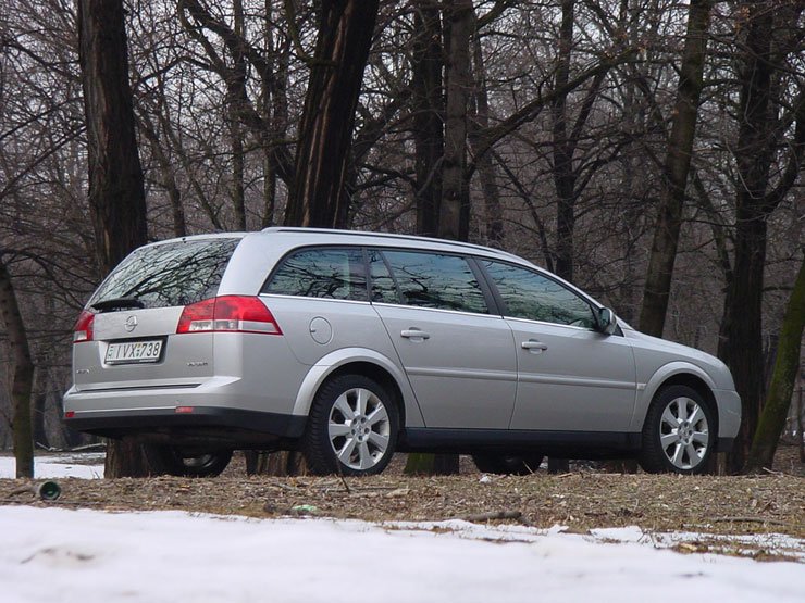 Teszt: Opel Vectra Caravan 3.0 CDTI Elegance – Hotel Vectra 12