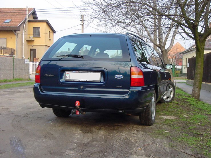 Jól vezethető a Mondeo, útfekvése stabil, a futóműve jó