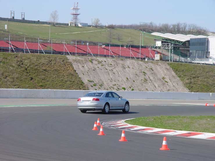 Vezettük: Audi A8 Driving Experience 10