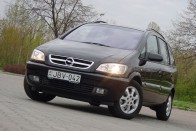 Teszt: Opel Zafira 2.2 DTI Elegance 2004 - Még mindig