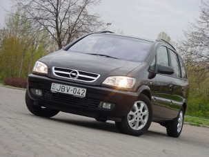 Teszt: Opel Zafira 2.2 DTI Elegance 2004 - Még mindig