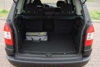 Teszt: Opel Zafira 2.2 DTI Elegance 2004 – Még mindig 24