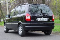 Teszt: Opel Zafira 2.2 DTI Elegance 2004 – Még mindig 26