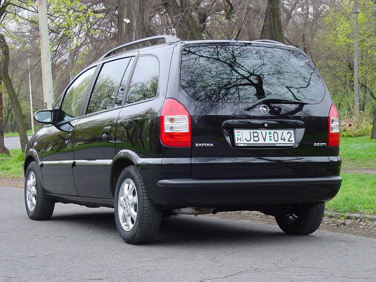 Teszt: Opel Zafira 2.2 DTI Elegance 2004 – Még mindig 12