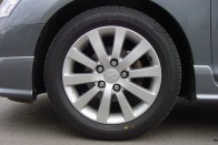 Istenítettük a Civic Sport útfekvését és a Bridgestone Potenza RE 030-as gumikat. A 16 colos felni széria