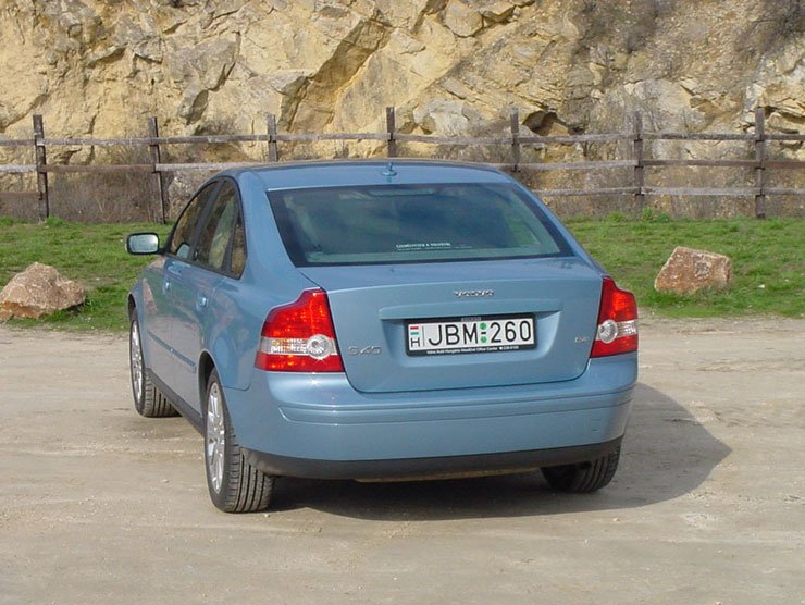 Teszt: Volvo S40 2.4i – Leg-leg Volvo 18