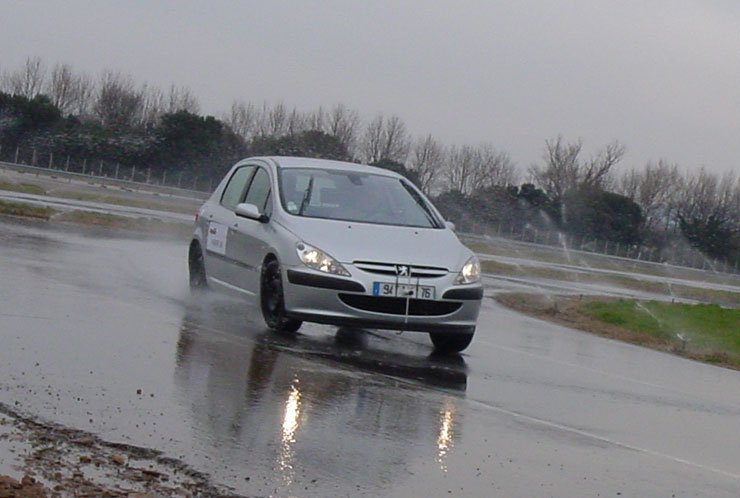 Hirdetés: Vizes úton biztonságosabb a Kleber új abroncsa