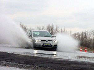 Goodyear HydraGrip - Jöhet a zuhé