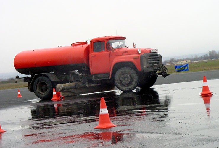 A biztonság kedvéért a Zil locsolt, de még Athénban és Rómában is évente közel 100 napon esik az eső