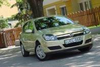 Teszt: Opel Astra 1.4 Enjoy - Öntudatos favorit