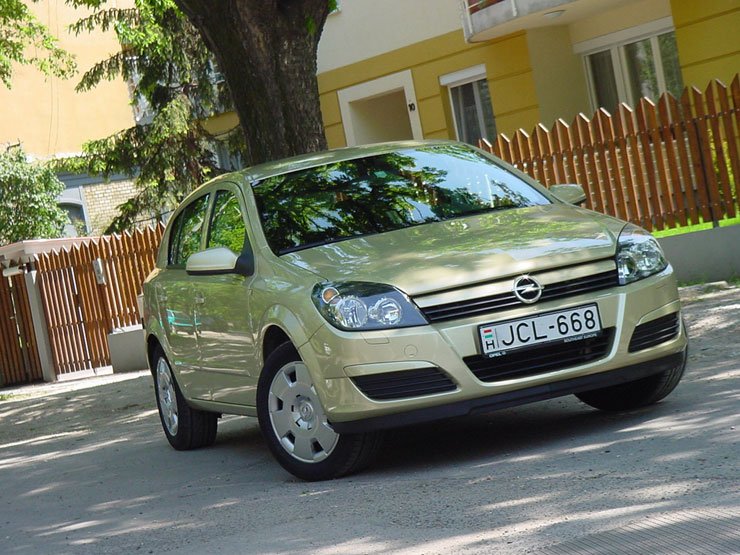 Teszt: Opel Astra 1.4 Enjoy - Öntudatos favorit