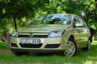 Teszt: Opel Astra 1.4 Enjoy – Öntudatos favorit 54