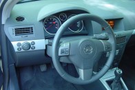 Teszt: Opel Astra 1.4 Enjoy – Öntudatos favorit 55