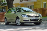 Teszt: Opel Astra 1.4 Enjoy – Öntudatos favorit 57