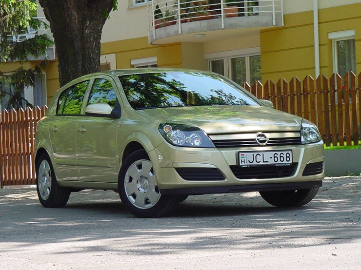 Teszt: Opel Astra 1.4 Enjoy – Öntudatos favorit 29