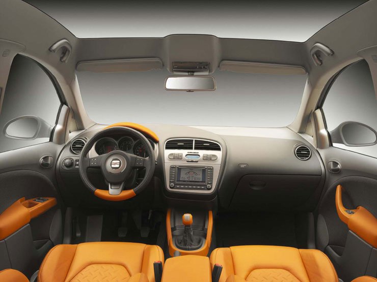 Az Alteáéra hasonlít a műszerfal