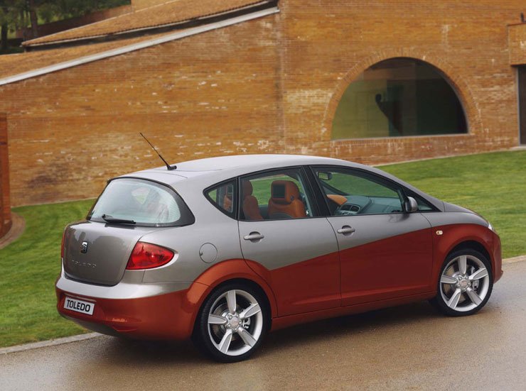 Koncepcióváltást jelent a Toledo Prototipo formája a két eddig modelléhez képest