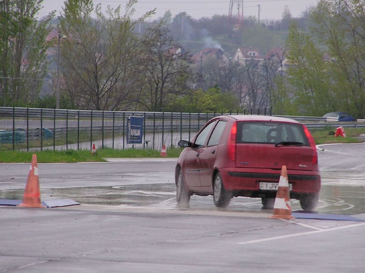 Vezetéstechnikai tréning a Kleberrel