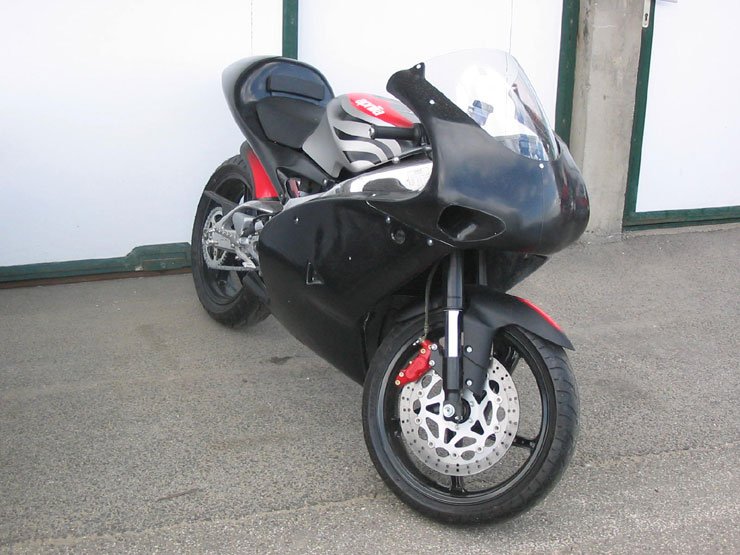 Kissé módosított Aprilia RS 125-ös motorokon folyt az oktatás 