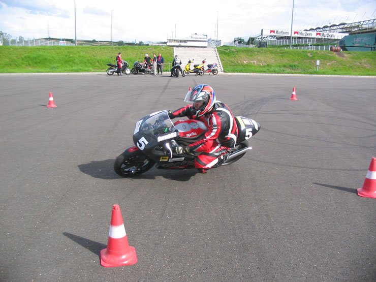 A legtöbb gyakorlást a helyes kanyarvétel technika megtanulása igényel