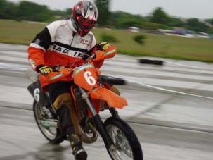 Supermoto amatőröknek - Esések az esőben