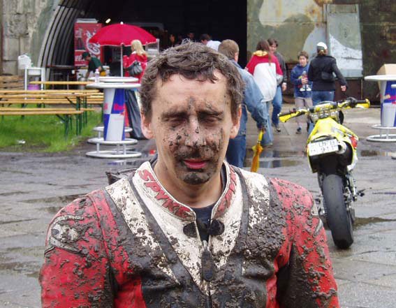 Kivételesen mindenkinek jól esett a nyakig sár állapot