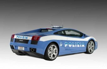 Háromszázzal megy a legújabb olasz rendőrautó