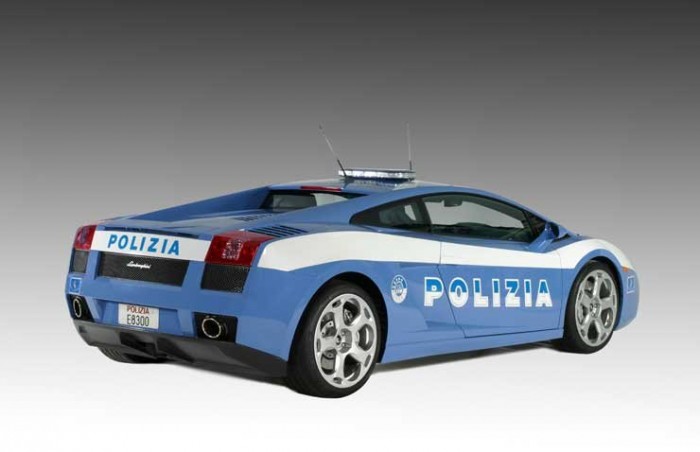 Háromszázzal megy a legújabb olasz rendőrautó