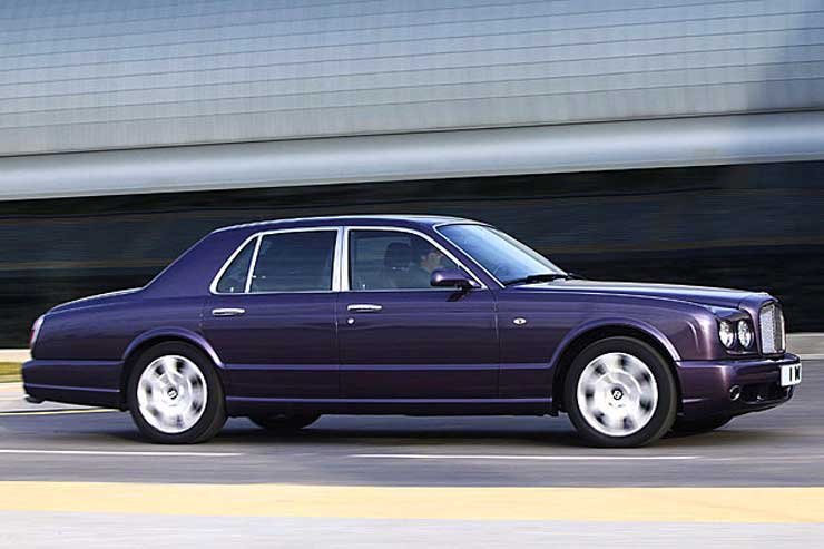 7216_69134_1000x700.jpg | Vezess | Vezess 2005-re a Bentley Continentalra jobban emlékeztető arccal készül az Arnage