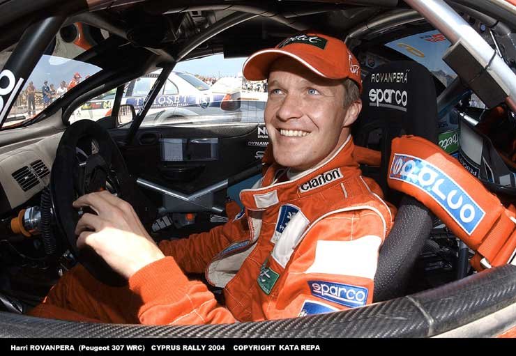 Rovanpera reggel még boldog volt, de a váltó hibája miatt sok időt veszített