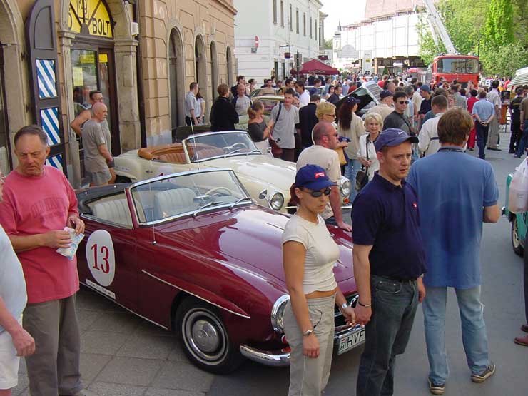 Hétvégén Pécsre mennek az oldtimer Mercedesek