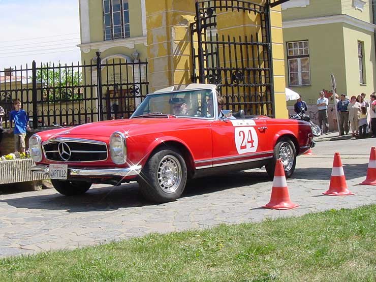 Hétvégén Pécsre mennek az oldtimer Mercedesek 10