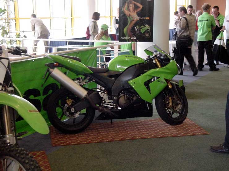 7304_69737_1000x700.jpg | Vezess | Vezess A versenypályák érzését hozza az utcákra a Kawasaki ZX 10 R