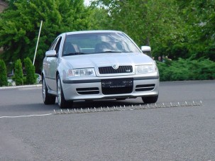 Keresztül az útzáron - defekttűrő gumival