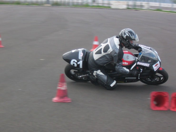 6252_60728_1000x700.jpg | Vezess | Vezess A harmadik napon már sokaknak szikrázott a térdprotektor