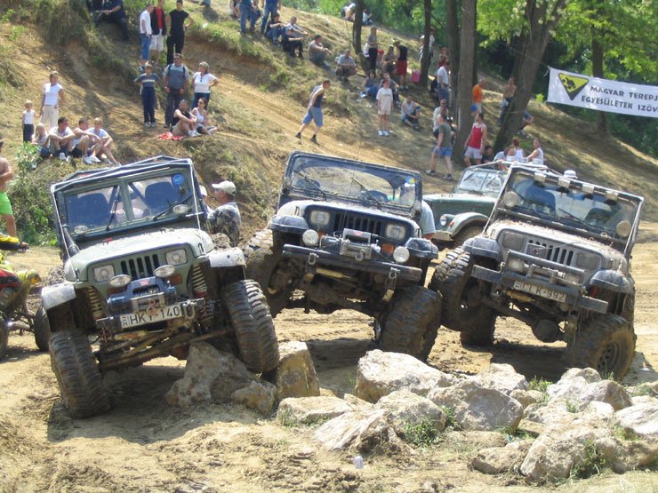 Off Road fesztivál - Sárban fetrengés autóval és gyalogosan
