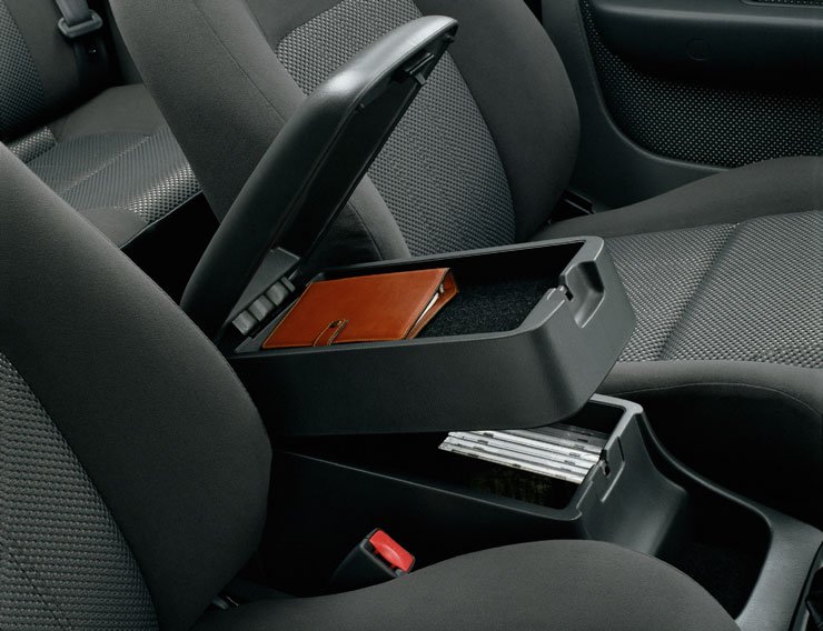 6998_67082_1000x700.jpg | Vezess | Vezess Újabb pohártartókkal, rekeszekkel és zsebekkel bővült a rakodóhelyek száma