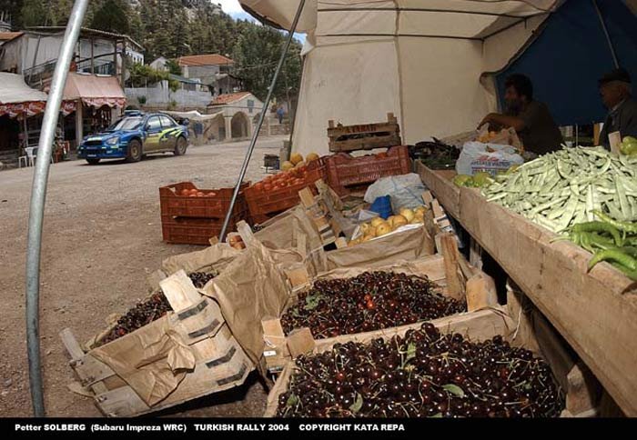 Petter Solberg ezúttal nem csak tisztes távolból figyeli Loeb menekülését