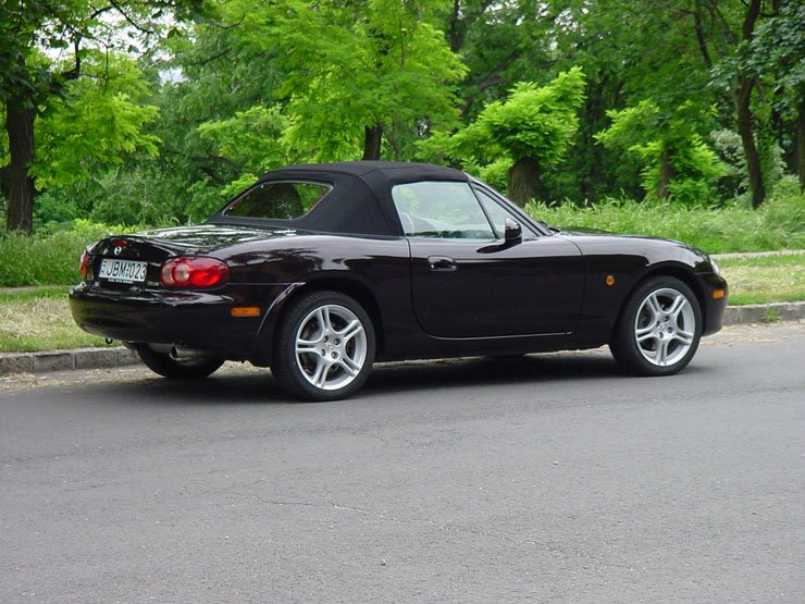 Teszt: Mazda MX-5 Sport – Nyitott élvezet 32